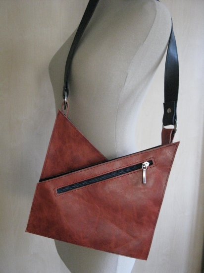 tas , in koraalrood met zwat leder